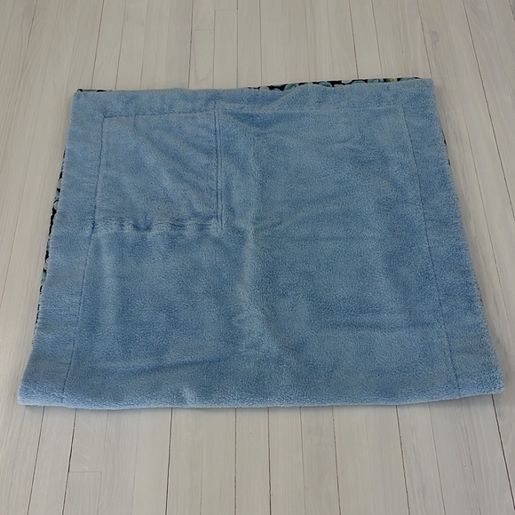 Vilebrequin Light Blue Kiwi Strawberry Print Velcro Pocket Beach Towel - Picture 5 of 7